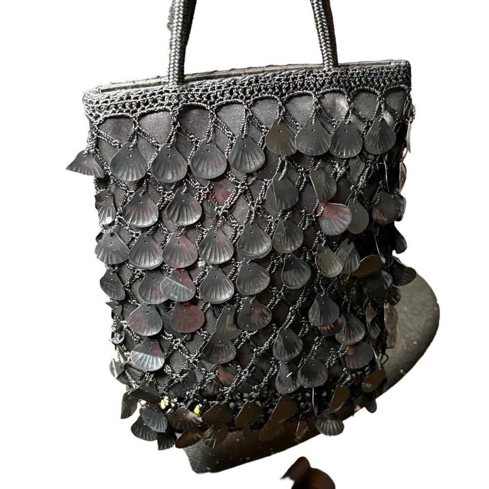 Small crochet/satin bag with hanging plastic shells. In excellent condition - Picture 3 of 5